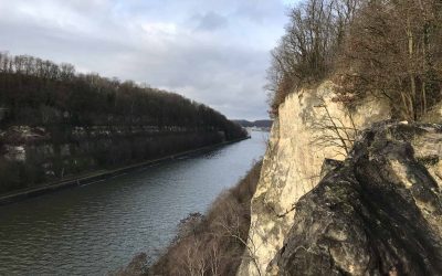 Durch den Matsch auf den Felsen