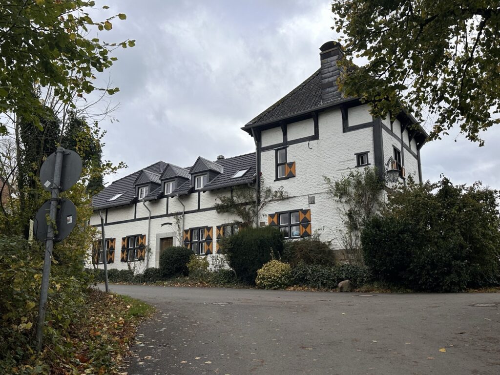 St.-Lambertus-und-Genoveva-Kirche in Holset